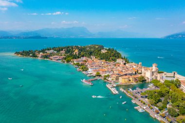 İtalyan kasabasının manzarası Sirmione.