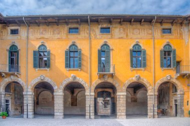 İtalyan şehri Verona 'daki Palazzo Giusti..