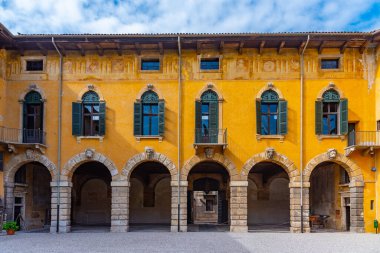 İtalyan şehri Verona 'daki Palazzo Giusti..