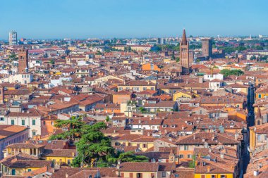 San Pietro kalesinden Verona 'nın hava manzarası..