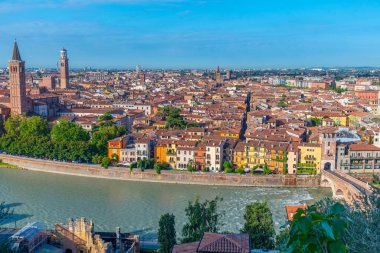 İtalyan kasabası Verona 'nın Panoraması.