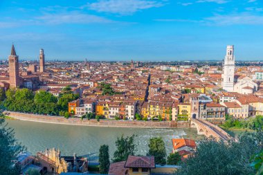 İtalyan kasabası Verona 'nın Panoraması.