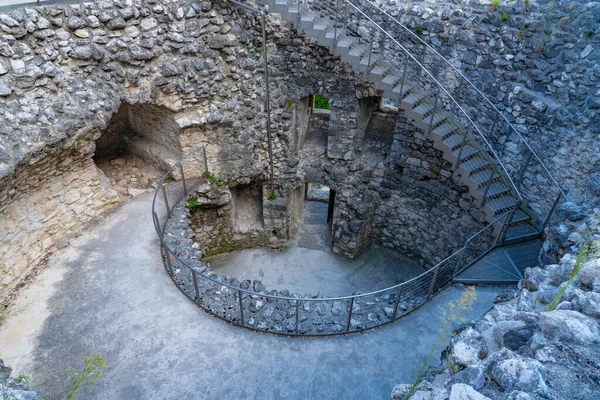 İtalya 'daki Riva del Garda Kalesi.