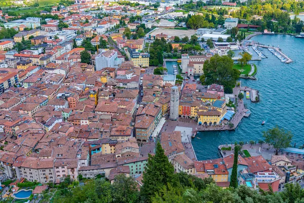 İtalya 'daki Riva del Garda' nın hava manzarası.