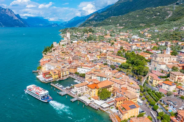 İtalya 'da Lago di Garda' ya bakan Castello di Malcesine.