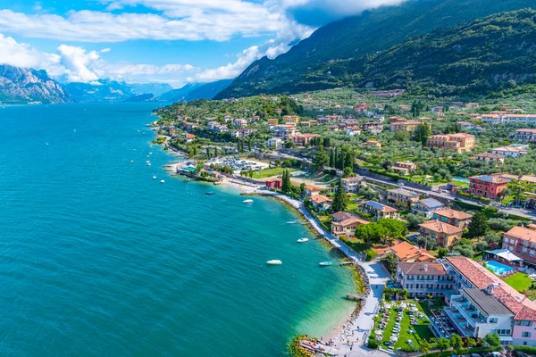 イタリアのLago Gardaに位置するMalcesineの湖畔の景色 — ストック写真