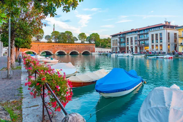 Zonsondergang Uitzicht Canale Mezzo Italiaanse Stad Peschiera Del Garda — Stockfoto