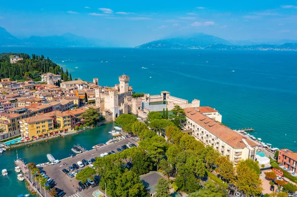 İtalyan kasabasının manzarası Sirmione.