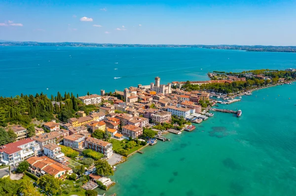 İtalyan kasabasının manzarası Sirmione.