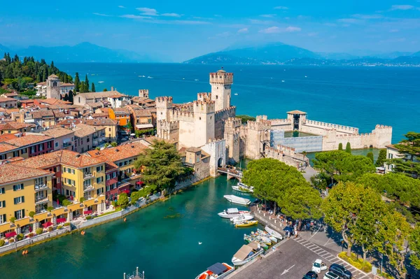 İtalyan kasabasının manzarası Sirmione.