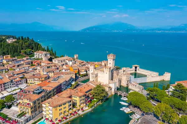 İtalyan kasabasının manzarası Sirmione.