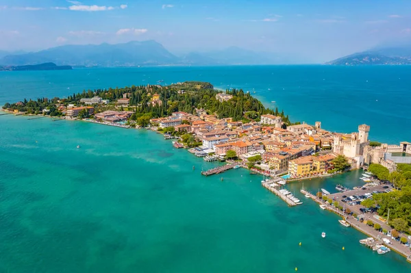 İtalyan kasabasının manzarası Sirmione.