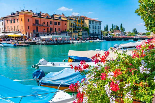 Canale Mezzo Italiaanse Stad Peschiera Del Garda — Stockfoto