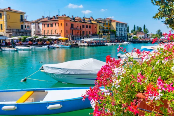 Canale di Mezzo, İtalyan şehri Peschiera del Garda.