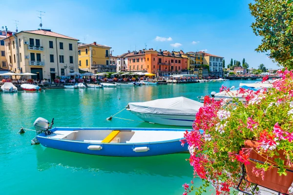 Canale di Mezzo, İtalyan şehri Peschiera del Garda.