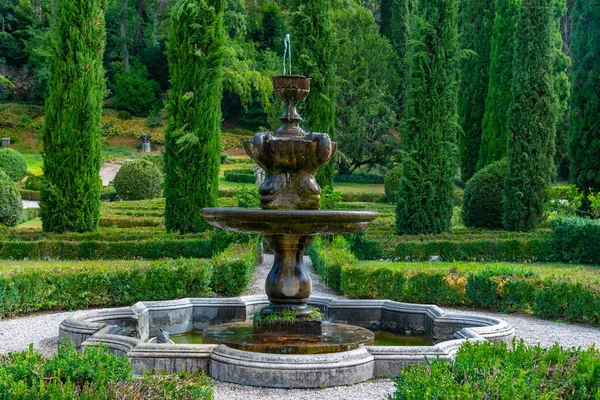 İtalyan kasabası Verona 'daki Giardino Giusti Bahçesi.