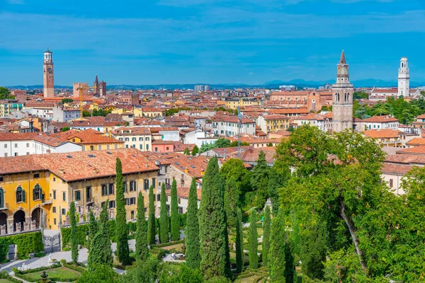 Giusti Sarayı ve Giardino Giusti, İtalya 'dan Verona' nın hava manzarası.