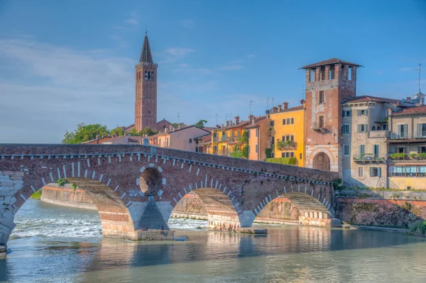 Ponte Pietra köprü Verona, İtalya.