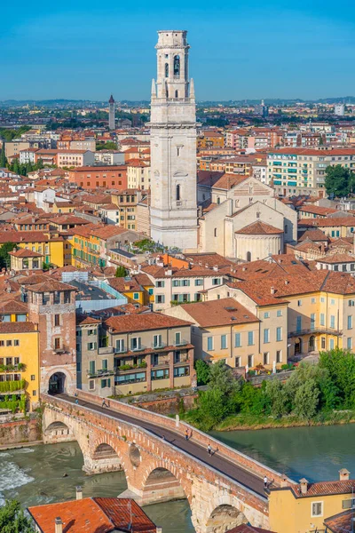 Ponte Pietra köprü Verona, İtalya.