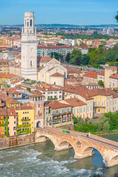 Ponte Pietra köprü Verona, İtalya.