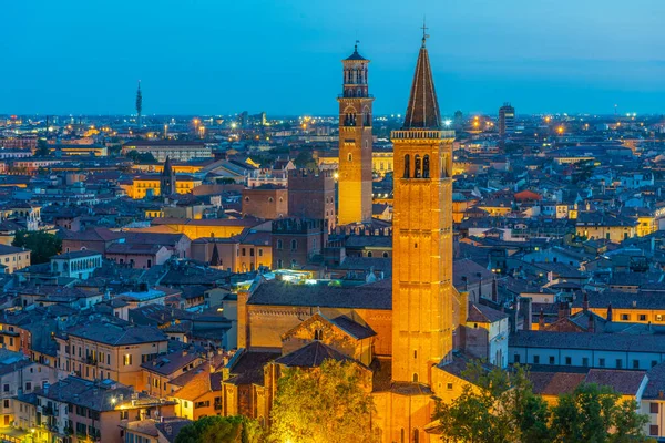 Pôr Sol Vista Cidade Italiana Verona Incluindo Igreja Santo Anastasia — Fotografia de Stock