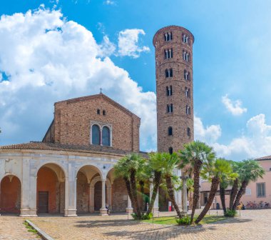 Ravenna 'daki Basilica di Sant' Apollinare Nuovo
