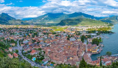 İtalya 'daki Riva del Garda' nın hava manzarası