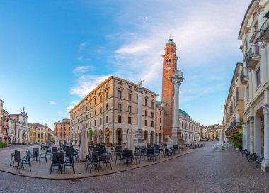 İtalyan kasabası Vicenz 'in merkezindeki Venedik sütunları
