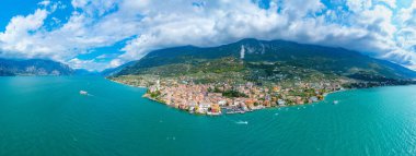 Castello di Malcesine Ital 'daki Lago di Garda' ya bakıyor.