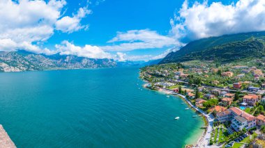 İtalya 'da Lago di Garda' da bulunan Malcesine 'in manzarası