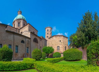 İtalyan kasabası Ravenna 'da İsa' nın Dirilişi Katedrali 'nin yanında Neoniano vaftiz töreni