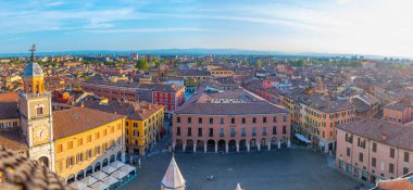 İtalyan kenti Modena 'daki Piazza Grande' nin hava manzarası