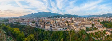 İtalyan şehri Ascoli Picen 'in hava manzarası