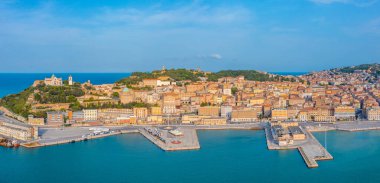 Ancona, İtalya 'ya bakan San Ciriaco Katedrali