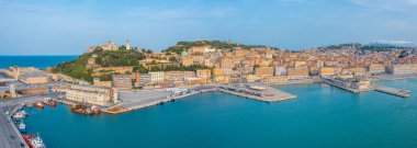 Ancona, İtalya 'ya bakan San Ciriaco Katedrali
