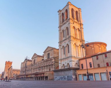 İtalyan kenti Ferrara 'daki katedralin gündoğumu manzarası