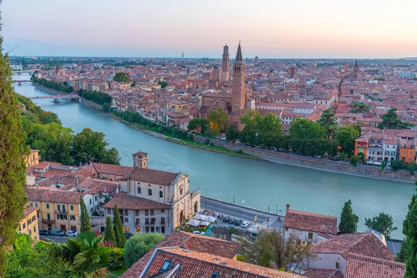 Vista Pôr Sol Orla Rio Adige Cidade Italiana Verona — Fotografia de Stock