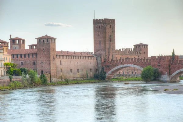 Adige River Ponte Scaligero Castelvecchio Veroně Itálie — Stock fotografie