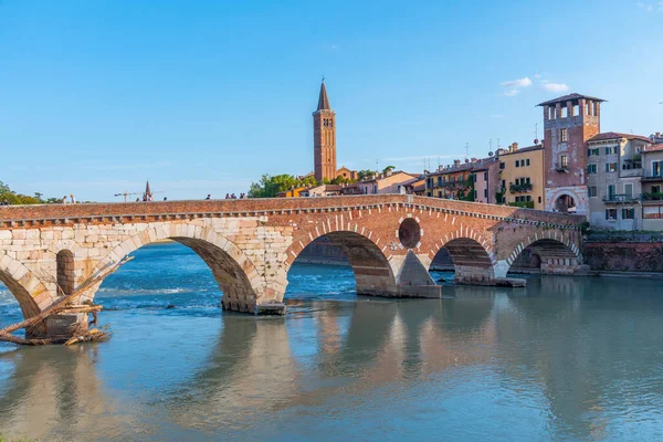 Ponte Pietra köprü Verona, İtalya.