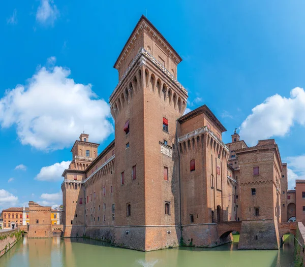 İtalyan kenti Ferrara 'da Castello Estense