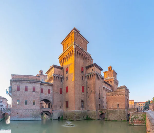İtalyan kenti Ferrara 'da Castello Estense