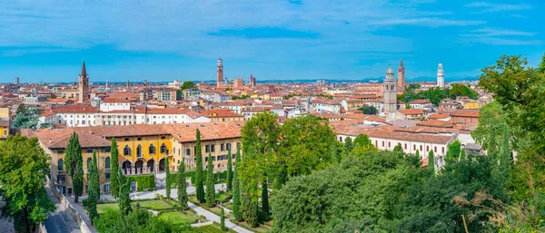 Giusti Sarayı ve Giardino Giusti, İtal 'dan Verona' nın hava manzarası.