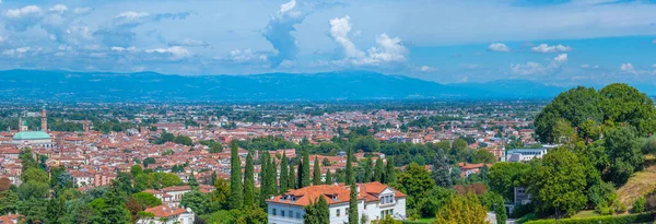 İtalya 'daki eski Vicenza kasabasının hava manzarası