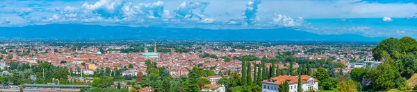 Ital 'daki eski Vicenza kasabasının hava manzarası.