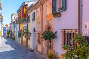 İtalyan şehrinin renkli caddeleri.