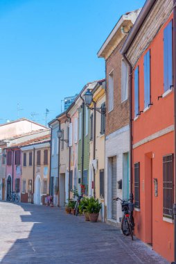 İtalyan şehrinin renkli caddeleri.