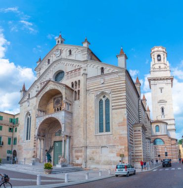 İtalya, Verona 'daki Santa Maria Matricolare Katedrali.