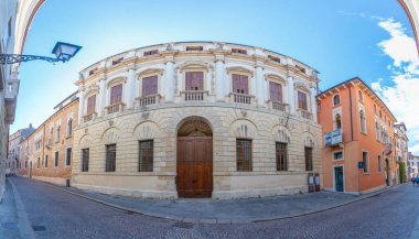 Vicenza, İtalya, 29 Ağustos 2021: İtalyan kenti Vicenza 'daki Palazzo di Iseppo Porto