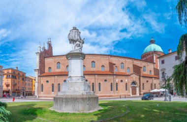 Vicenza, İtalya, 29 Ağustos 2021: Santa Maria Annunciata Katedrali, Vicenza, İtalya.