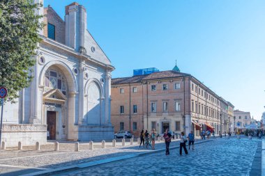 Rimini, İtalya, 2 Eylül 2021: The Tempio Malatestiano (İtalyan Malatesta Tapınağı) İtalya 'nın Rimini şehrinde bulunan bir katedral kilisesidir..